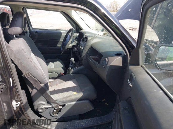2009 Jeep Patriot Sport z VIN 1J4FF28B19D237025, wystawiony jako IAAI lot #41828514 z przebiegiem 141 410 mil mil oraz . Historia ofert i sprzedaży dostępna na DreamBid. Obrazek 5.