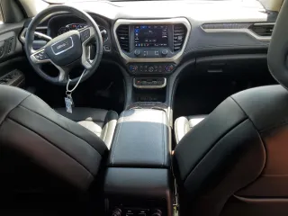 2021 GMC Acadia Denali z VIN 1GKKNPLS1MZ214730, wystawiony jako Copart lot #56895095 z przebiegiem 42 634 mil mil oraz Szkoda całkowita • Salvage title. Historia ofert i sprzedaży dostępna na DreamBid. Obrazek 8.