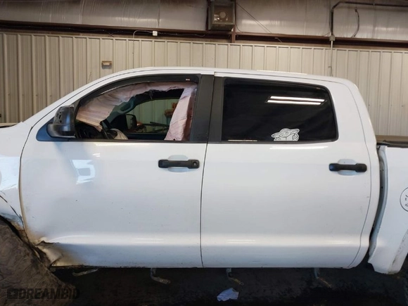 2013 Toyota Tundra 4WD Truck with VIN 5TFDY5F10DX274318, listed as a IAAI auction lot 41729475 with 253,873 mi miles. Bid and sale history available at carsss.com. Image 15.