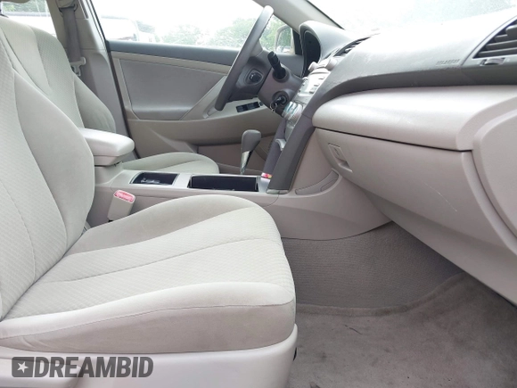 2008 Toyota Camry LE z VIN 4T1BE46K68U774036, wystawiony jako IAAI lot #42349132 z przebiegiem 213 721 mil mil oraz . Historia ofert i sprzedaży dostępna na DreamBid. Obrazek 5.