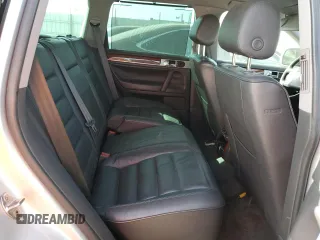 2004 Volkswagen Touareg z VIN WVGCM77L44D054387, wystawiony jako Copart lot #56009024 z przebiegiem 182 816 mil mil oraz Szkoda całkowita • Salvage title. Historia ofert i sprzedaży dostępna na DreamBid. Obrazek 10.