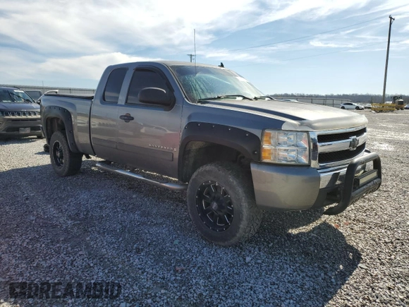 2008 Chevrolet Silverado 1500 1LT with VIN 2GCEK190581209789, listed as a Copart auction lot 46324265 with 202,861 mi miles and Salvage Title. Bid and sale history available at DreamBid. Image 4.