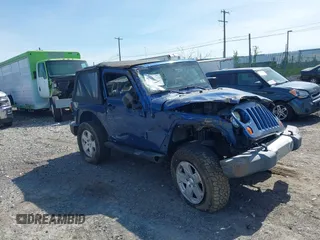 2010 Jeep Wrangler Sahara z VIN 1J4AA5D18AL196409, wystawiony jako IAAI lot #42148204 z przebiegiem 8 500 mil mil oraz . Historia ofert i sprzedaży dostępna na DreamBid. Obrazek 1.