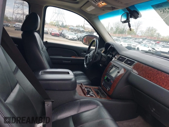 2008 Chevrolet Tahoe LTZ with VIN 1GNFK13088J203852, listed as a IAAI auction lot 41912285 with 205,290 mi miles and . Bid and sale history available at DreamBid. Image 5.