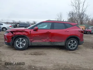 2024 Chevrolet Blazer LT z VIN 3GNKBCR48RS255972, wystawiony jako IAAI lot #41461480 z przebiegiem 8 870 mil mil oraz . Historia ofert i sprzedaży dostępna na DreamBid. Obrazek 14.
