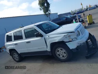 2016 Jeep Patriot Sport z VIN 1C4NJPBA0GD710763, wystawiony jako IAAI lot #42408584 z przebiegiem 155 136 mil mil oraz . Historia ofert i sprzedaży dostępna na DreamBid. Obrazek 13.