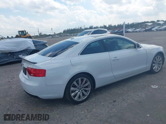 2013 Audi A5 Premium Plus z VIN WAULFAFR1DA056761, wystawiony jako IAAI lot #41894935 z przebiegiem 102 536 mil mil oraz . Historia ofert i sprzedaży dostępna na DreamBid. Obrazek 4.