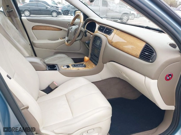 2004 Jaguar S-Type with VIN SAJEA01T44FN03885, listed as a IAAI auction lot 41363610 with 260,228 mi miles. Bid and sale history available at carsss.com. Image 5.