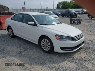 2015 Volkswagen Passat Limited Edition Edition z VIN 1VWAT7A3XFC004039, wystawiony jako IAAI lot #42105680 z przebiegiem 205 459 mil mil oraz . Historia ofert i sprzedaży dostępna na DreamBid. Obrazek 1.