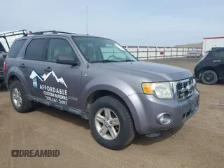 2008 Ford Escape XLT with VIN 1FMCU93178KD40865, listed as a IAAI auction lot 42007729 with 223,192 mi miles. Bid and sale history available at carsss.com. Image 1.