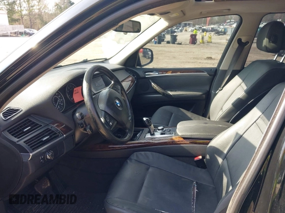2009 BMW X5 30i with VIN 5UXFE43549L038836, listed as a IAAI auction lot 41500108 with 237,230 mi miles. Bid and sale history available at carsss.com. Image 5.