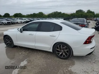 2020 Volvo S60 Momentum with VIN 7JR102FK1LG064974, listed as a Copart auction lot 57457794 with 32,520 mi miles and Salvage Title. Bid and sale history available at carsss.com. Image 2.