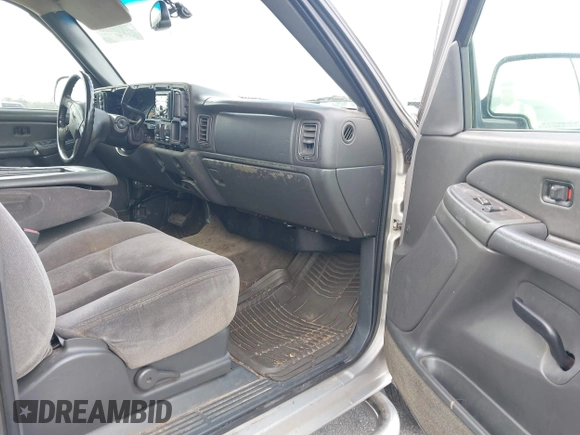 2005 GMC Sierra 1500 SLT z VIN 2GTEK13T351363383, wystawiony jako IAAI lot #41703776 z przebiegiem 142 722 mil mil oraz . Historia ofert i sprzedaży dostępna na DreamBid. Obrazek 5.