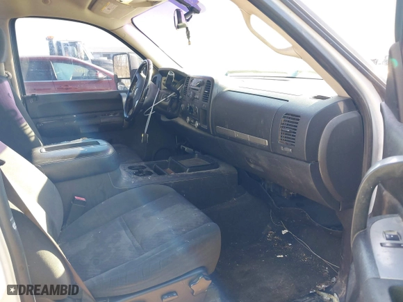 2007 Chevrolet Silverado 1500 LT w/1LT with VIN 2GCEK13M371644904, listed as a IAAI auction lot 41445254 with 294,391 mi miles. Bid and sale history available at carsss.com. Image 5.