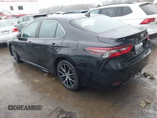 2022 Toyota Camry SE with VIN 4T1G11AK9NU714724, listed as a IAAI auction lot 41504720 with 63,237 mi miles. Bid and sale history available at carsss.com. Image 3.