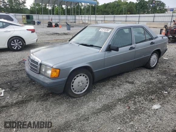 1991 Mercedes-Benz 190 z VIN WDBDA29D3MF767780, wystawiony jako Copart lot #57215785 z przebiegiem 200 216 mil mil oraz Tytuł czysty. Historia ofert i sprzedaży dostępna na DreamBid. Obrazek 1.