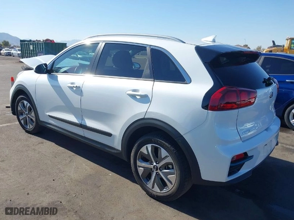 2020 Kia Niro EV EX with VIN KNDCC3LG8L5040753, listed as a IAAI auction lot 41367304 with 63,788 mi miles. Bid and sale history available at carsss.com. Image 3.