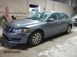 2014 Volkswagen Passat S z VIN 1VWAS7A39EC024588, wystawiony jako Copart lot #57968045 z przebiegiem 131 284 mil mil oraz Szkoda całkowita • Salvage title. Historia ofert i sprzedaży dostępna na DreamBid. Obrazek 1.