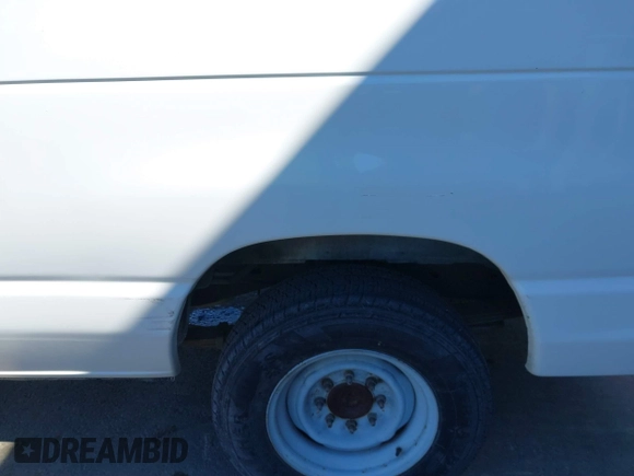 2005 Ford Econoline Passenger XL with VIN 1FBNE31L45HB23735, listed as a IAAI auction lot 41700427 with 241,456 mi miles. Bid and sale history available at carsss.com. Image 12.