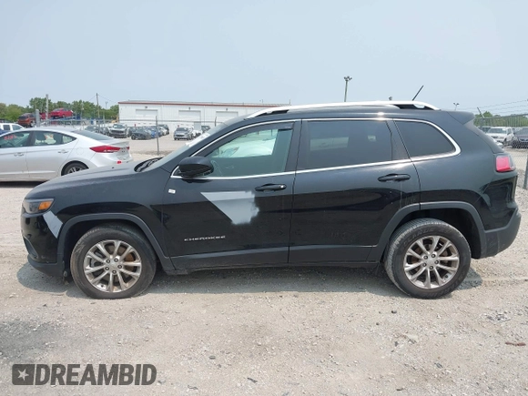 2019 Jeep Cherokee Latitude z VIN 1C4PJLCB2KD114541, wystawiony jako IAAI lot #42399685 z przebiegiem 174 052 mil mil oraz . Historia ofert i sprzedaży dostępna na DreamBid. Obrazek 14.