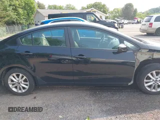 2017 Kia Forte S z VIN 3KPFL4A76HE009647, wystawiony jako IAAI lot #42400267 z przebiegiem 93 415 mil mil oraz . Historia ofert i sprzedaży dostępna na DreamBid. Obrazek 14.