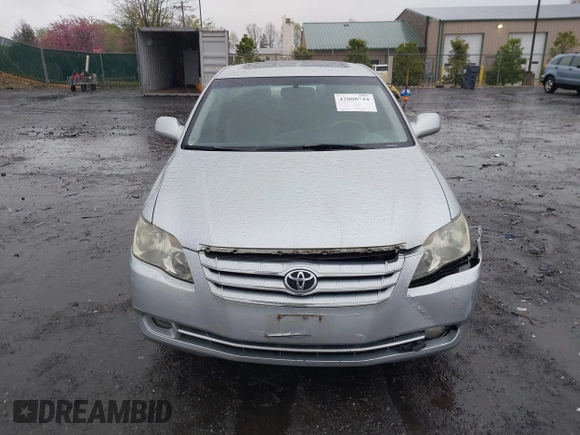 2007 Toyota Avalon XL with VIN 4T1BK36B47U208796, listed as a IAAI auction lot 42008744 with 250,000 mi miles. Bid and sale history available at carsss.com. Image 12.