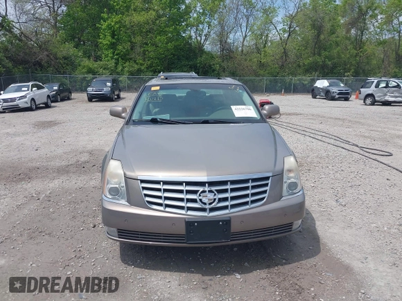 2006 Cadillac DTS 1SD z VIN 1G6KD57Y06U197794, wystawiony jako IAAI lot #42226706 z przebiegiem 135 748 mil mil oraz . Historia ofert i sprzedaży dostępna na DreamBid. Obrazek 12.
