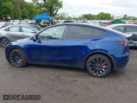 2024 Tesla Model Y Performance z VIN 7SAYGDEF1RA265382, wystawiony jako IAAI lot #42308468 z przebiegiem 9 700 mil mil oraz . Historia ofert i sprzedaży dostępna na DreamBid. Obrazek 14.