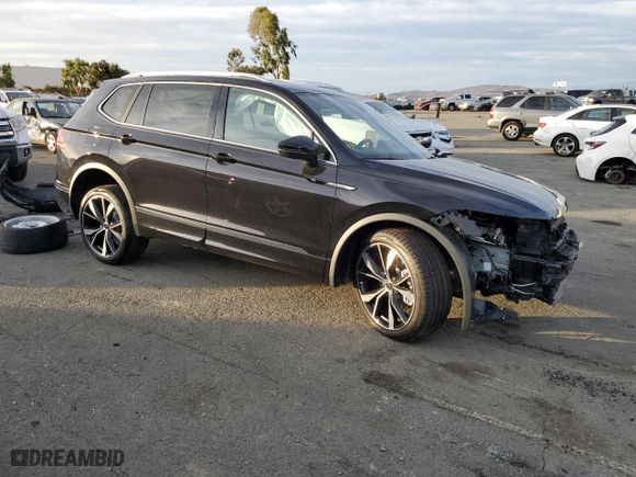 2024 Volkswagen Tiguan SEL R-Line with VIN 3VV4B7AX9RM069345, listed as a Copart auction lot 81193614 with 5,484 mi miles and Salvage Title. Bid and sale history available at carsss.com. Image 4.