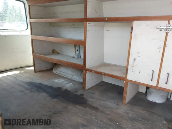1997 Chevrolet Chevy Van z VIN 1GCHG35J0V1094111, wystawiony jako IAAI lot #42496560 z przebiegiem 164 894 mil mil oraz . Historia ofert i sprzedaży dostępna na DreamBid. Obrazek 8.