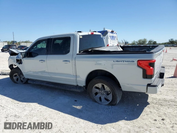2024 Ford F-150 Lightning Flash z VIN 1FT6W3L70RWG11725, wystawiony jako Copart lot #47840675 z przebiegiem Nie podano mil oraz Szkody całkowita. Historia ofert i sprzedaży dostępna na DreamBid. Obrazek 2.