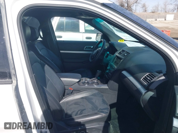 2017 Ford Explorer XLT z VIN 1FM5K8D88HGB14485, wystawiony jako IAAI lot #41654969 z przebiegiem 142 827 mil mil oraz . Historia ofert i sprzedaży dostępna na DreamBid. Obrazek 5.