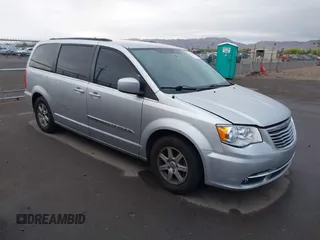 2011 Chrysler Town & Country Touring z VIN 2A4RR5DG7BR739337, wystawiony jako IAAI lot #42196801 z przebiegiem 265 544 mil mil oraz . Historia ofert i sprzedaży dostępna na DreamBid. Obrazek 1.