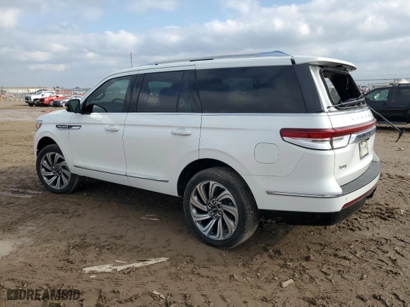 2024 Lincoln Navigator Reserve with VIN 5LMJJ2LG5REL04228, listed as a Copart auction lot 84090274 with 44 mi miles and Salvage Title. Bid and sale history available at carsss.com. Image 2.