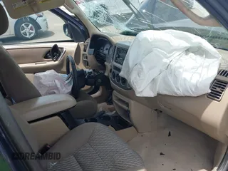 2004 Ford Escape XLT с VIN 1FMYU93154KA98965, выставлен на аукционе IAAI как лот 42630357 с пробегом Не указан миль и . История ставок и продаж доступна на DreamBid. Изображение 5.