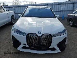 2022 BMW iX xDrive50 with VIN WB523CF06NCK53527, listed as a Copart auction lot 50313635 with 35,560 mi miles and Clean Title. Bid and sale history available at carsss.com. Image 5.