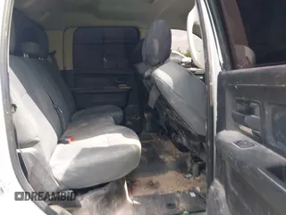 2018 Ram 2500 Tradesman z VIN 3C6UR5HJ5JG284053, wystawiony jako IAAI lot #42672148 z przebiegiem 158 783 mil mil oraz . Historia ofert i sprzedaży dostępna na DreamBid. Obrazek 8.