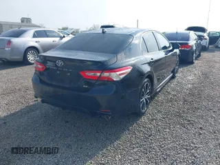 2020 Toyota Camry SE z VIN 4T1G11AK7LU970275, wystawiony jako IAAI lot #42149780 z przebiegiem 67 969 mil mil oraz . Historia ofert i sprzedaży dostępna na DreamBid. Obrazek 4.