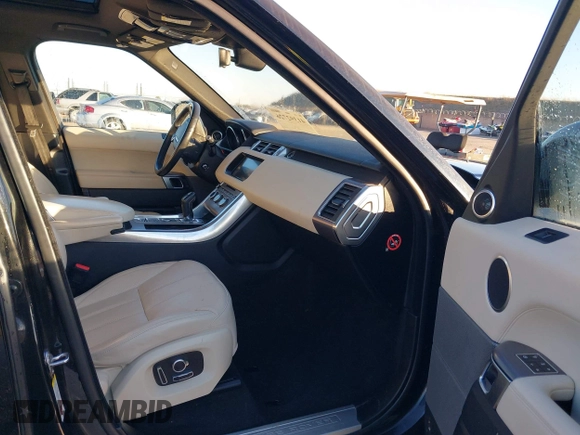 2017 Land Rover Range Rover Sport HSE z VIN SALWR2FVXHA683080, wystawiony jako IAAI lot #41392726 z przebiegiem 57 404 mil mil oraz . Historia ofert i sprzedaży dostępna na DreamBid. Obrazek 5.
