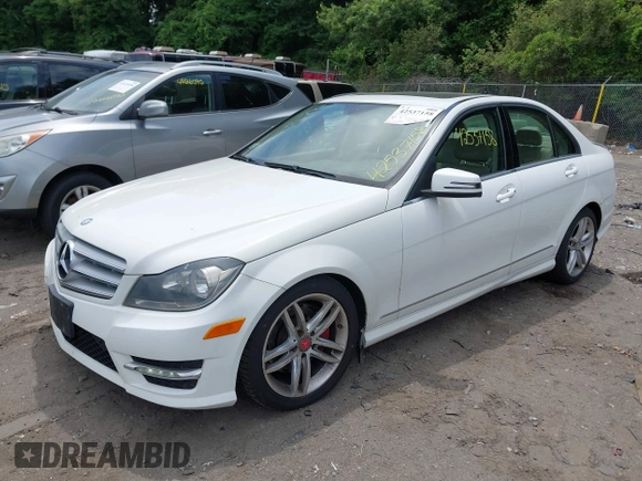 2013 Mercedes-Benz C 300 Sport с VIN WDDGF8AB1DA793939, выставлен на аукционе IAAI как лот 42537158 с пробегом 211 600 миль миль и . История ставок и продаж доступна на DreamBid. Изображение 17.