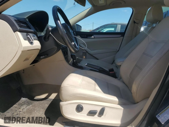 2014 Volkswagen Passat SE with VIN 1VWBT7A32EC048264, listed as a Copart auction lot 53511665 with 170,842 mi miles and Clean title. Bid and sale history available at DreamBid. Image 7.