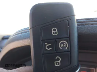2018 Volkswagen Atlas SEL z VIN 1V2MR2CA3JC536009, wystawiony jako IAAI lot #40205798 z przebiegiem 125 945 mil mil oraz . Historia ofert i sprzedaży dostępna na DreamBid. Obrazek 11.