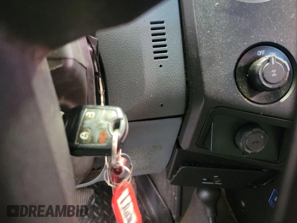 2013 Ford F-350 с VIN 1FT7X3B66DEA87375, выставлен на аукционе IAAI как лот 42812809 с пробегом 254 388 миль миль и . История ставок и продаж доступна на DreamBid. Изображение 4.