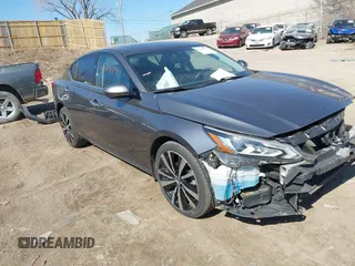 2019 Nissan Altima 2.5 Platinum with VIN 1N4BL4FW9KC139697, listed as a IAAI auction lot 41894849 with 135,105 mi miles. Bid and sale history available at carsss.com. Image 1.