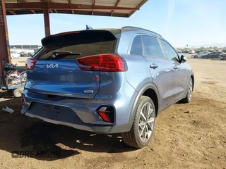 2022 Kia Niro Touring SE with VIN KNDCC3LC2N5495596, listed as a IAAI auction lot 41193282 with 30,643 mi miles. Bid and sale history available at carsss.com. Image 4.