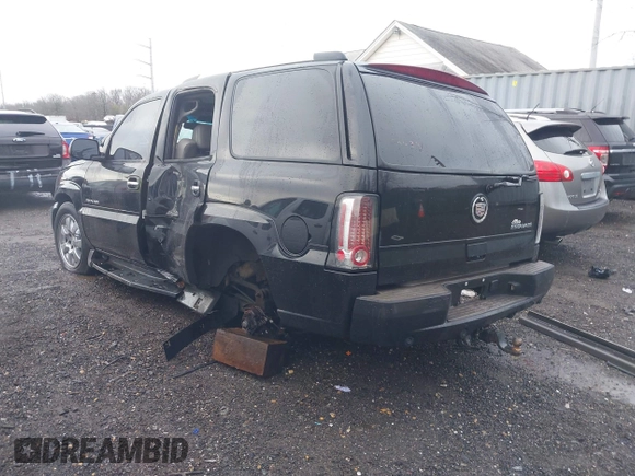 2002 Cadillac Escalade z VIN 1GYEK63N62R205809, wystawiony jako IAAI lot #41090723 z przebiegiem 180 631 mil mil oraz . Historia ofert i sprzedaży dostępna na DreamBid. Obrazek 3.