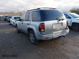 2008 Chevrolet TrailBlazer Fleet w/2FL with VIN 1GNDT13S182242282, listed as a IAAI auction lot 40945212 with 176,737 mi miles. Bid and sale history available at carsss.com. Image 3.