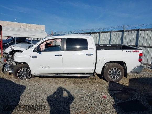 2014 Toyota Tundra 4WD Truck LTD with VIN 5TFHW5F16EX372679, listed as a IAAI auction lot 41736049 with 247,000 mi miles. Bid and sale history available at carsss.com. Image 14.