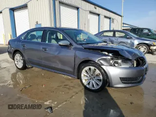 2012 Volkswagen Passat SE z VIN 1VWBH7A31CC108162, wystawiony jako Copart lot #49001885 z przebiegiem 104 309 mil mil oraz Szkoda całkowita • Salvage title. Historia ofert i sprzedaży dostępna na DreamBid. Obrazek 4.