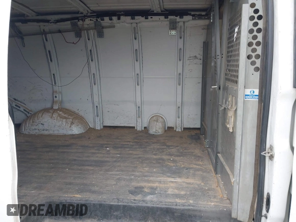 2007 Chevrolet Express Cargo Van with VIN 1GCGG25V471101377, listed as a IAAI auction lot 42105592 with 191,503 mi miles. Bid and sale history available at carsss.com. Image 8.